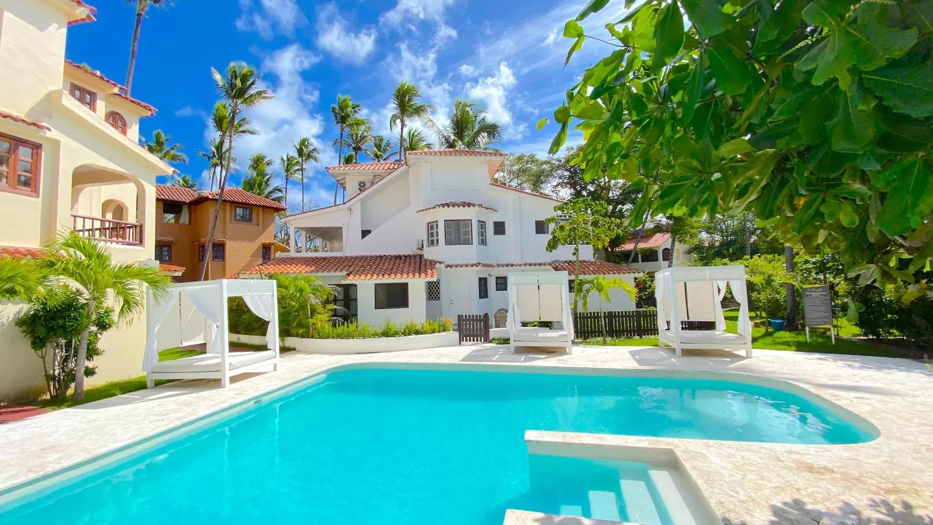 Sunny Villas And Suites - Los Corales Beach - Great Location With Many Restaurants Пунта-Кана 5*,  Доминиканская Республика
