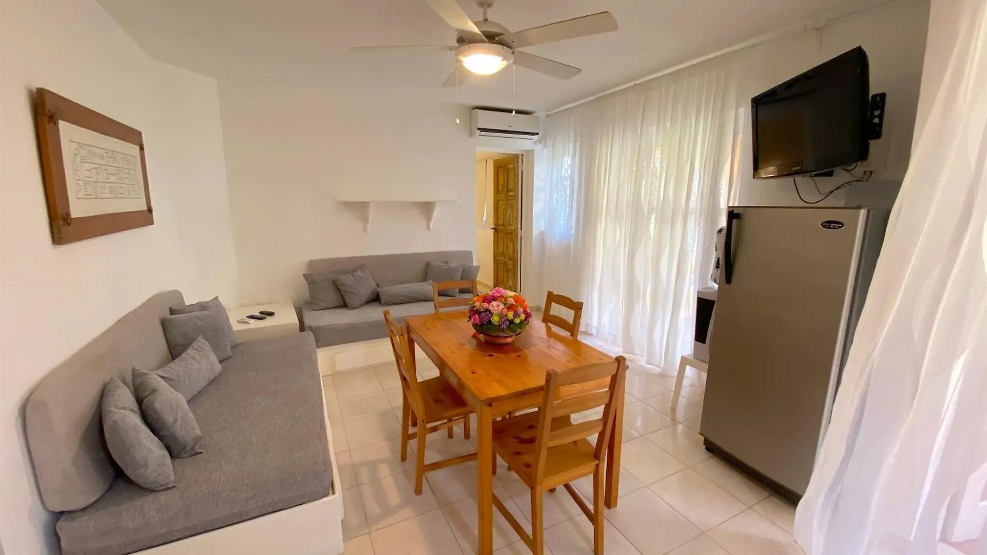 Sunny Villas And Suites - Los Corales Beach - Great Location With Many Restaurants Пунта-Кана Апарт-отель
