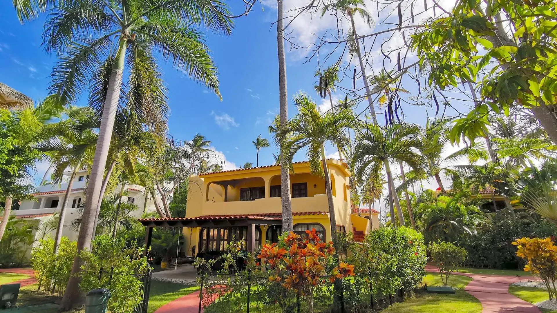 Sunny Villas And Suites - Los Corales Beach - Great Location With Many Restaurants Пунта-Кана Апарт-отель