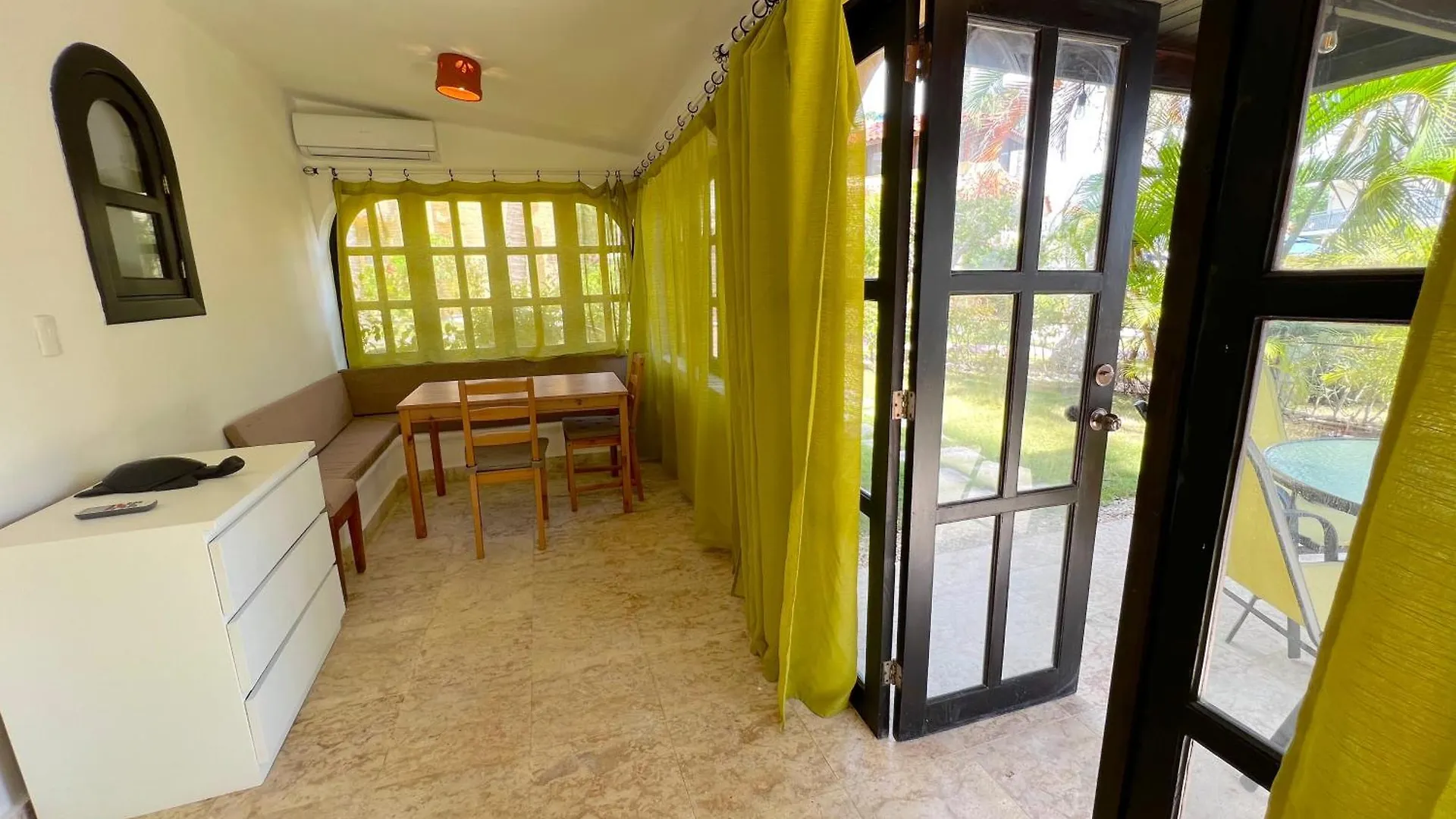 Апарт-отель Sunny Villas And Suites - Los Corales Beach - Great Location With Many Restaurants Пунта-Кана